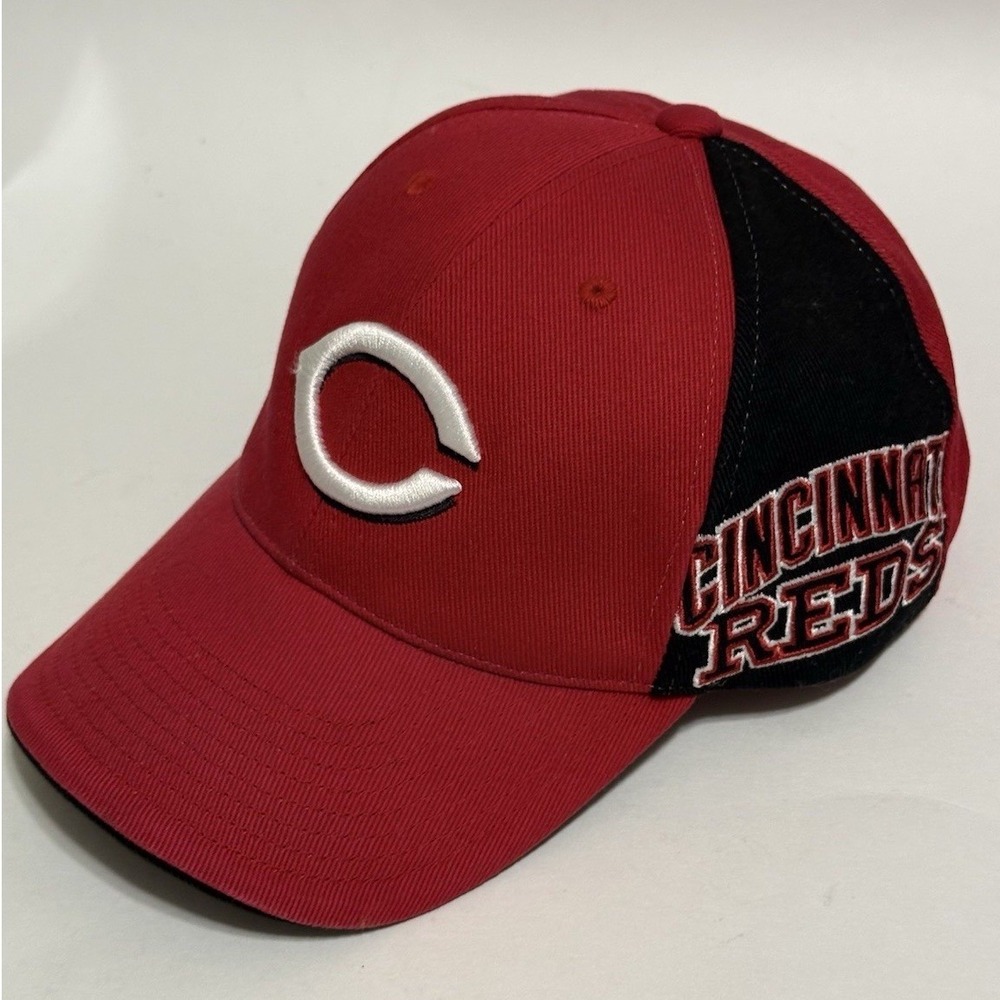 Vintage Cincinnati Reds Baseball Cap Red Adult One Size Adjustable Strap